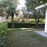 아파트 Peaceful With Garden 500mt From The Sea