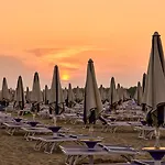 아파트 Peaceful With Garden 500mt From The Sea *