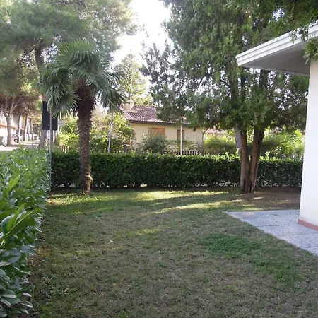 Apartment With Garden In A Quiet Place 500m From The Sea