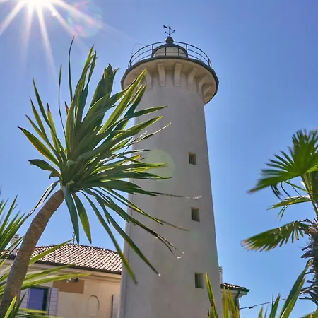Apartment With Garden In A Quiet Place 500m From The Sea *